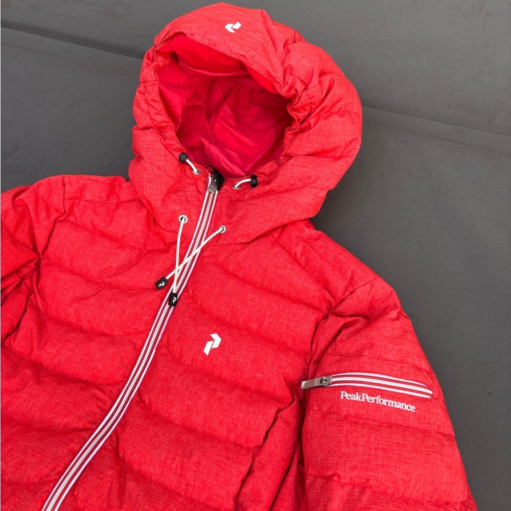 Peak Performance Women's Red Puffer Jacket with Hood - Picture 2 of 7